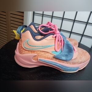 Nike Zoom Freak 3 Shoes Stay Freaky Crimson Bliss  Size 6Y